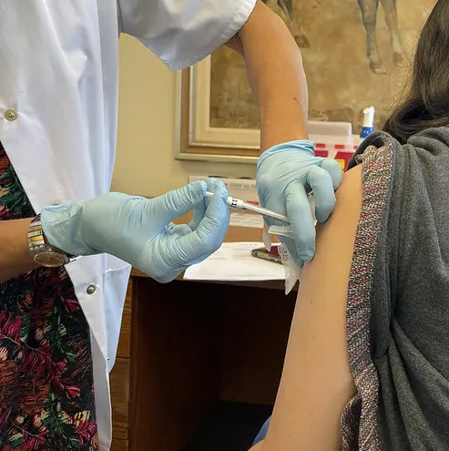 Vaccins Covid : dénombrer des effets indésirables